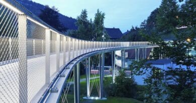 The pedestrian and bicycle bridge in Albstadt, Germany, is an early example of a textile-reinforced concrete structure. The bridge is about 100 meters long. Photo: Udo Jandrey