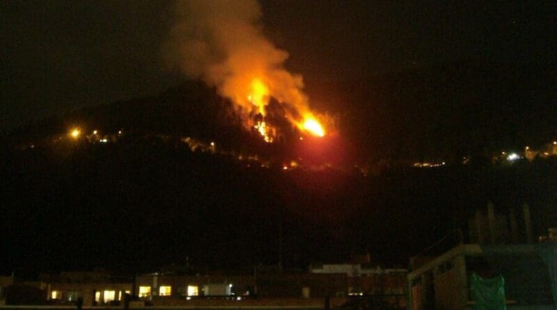 File photo of wildfire on outskirts of Bogata, Colombia. Photo Credit: Tisquesusa, Wikipedia Commons