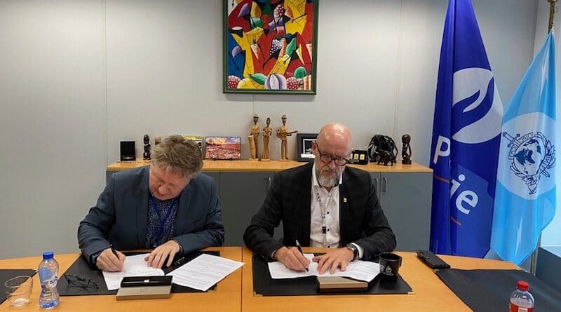 Dr. Pierre Van Renterghem, Director of the National Institute of Criminalistics and Criminology (left) and INTERPOL Executive Committee Vice-President Peter De Buysscher (right). Photo Credit: INTERPOL