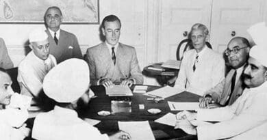 Louis Mountbatten discusses the Bengal partition plan with Jawaharlal Nehru and Mohammad Ali Jinnah. Photo Credit: Unknown author, Wikipedia Commons