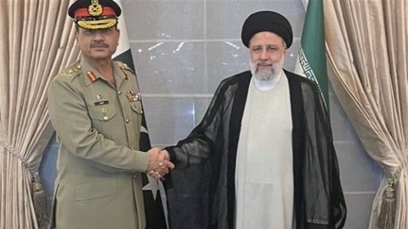 Chief of Army Staff of Pakistan Syed Asim Munir Ahmed Shah with Iranian President Ebrahim Raisi. Photo Credit: Tasnim News Agency