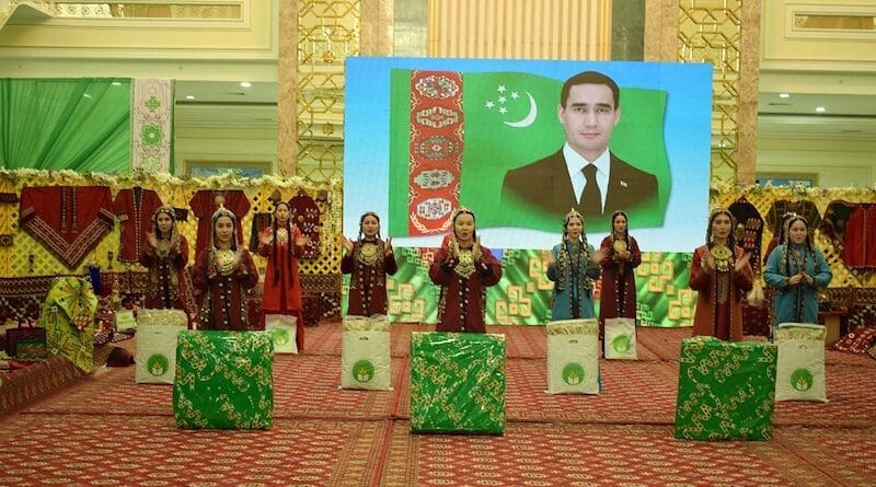 Young women sing government-mandated praises to Turkmenistan’s leader, Serdar Berdymukhamedov, and “the new happy era.” Photo Credit: gov.tm)