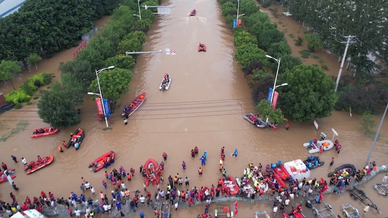Rescue workers evacuate flood-affected people in Zhuozhou. Photo Credit: China News Service, Wikipedia Commons