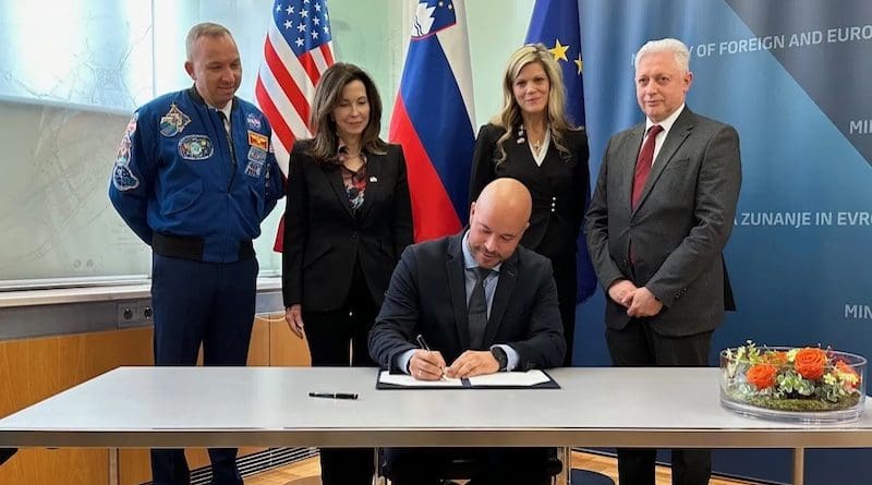 Matevž Frangež, State Secretary, Ministry of Economy, Tourism, and Sport signs the Artemis Accords on behalf of Slovenia with NASA astronaut Randy Bresnik, Ambassador Jamie L. Harpootlian, Rebecca Bresnik, Associate General Counsel for International and Space Law, and Slovenian Ambassador to the United States Iztok Mirošič standing behind. Credit: State Department