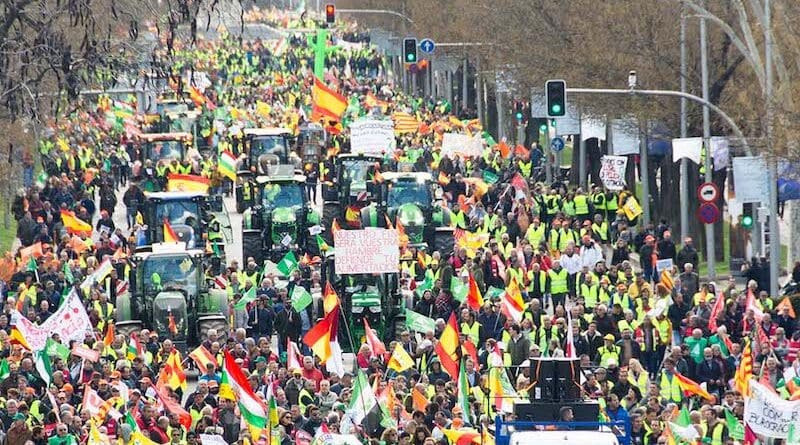 Spanish farmers protest in Madrid on 26 February 2024. Photo: Gabinete de Prensa de UPA (CC BY-NC-SA 4.0 DEED)