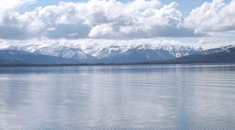 Yellowstone Lake, North America’s largest high-elevation lake, freezes over completely in late December or early January and usually thaws in late May or early June. The period of ice cover has not changed in the last century, despite warming temperatures in the region. CREDIT: Lusha Tronstad