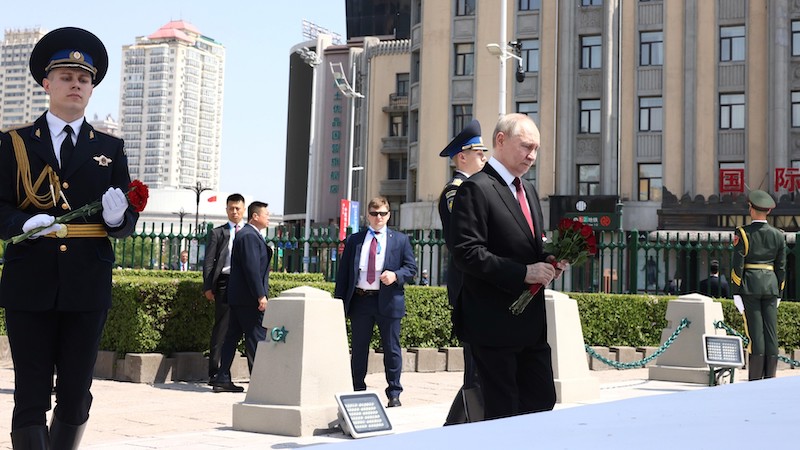 Russia's President Vladimir Putin laid flowers at the Monument to Soviet Red Army Soldiers who perished while liberating Northeast China. Photo Credit: Kremlin.ru
