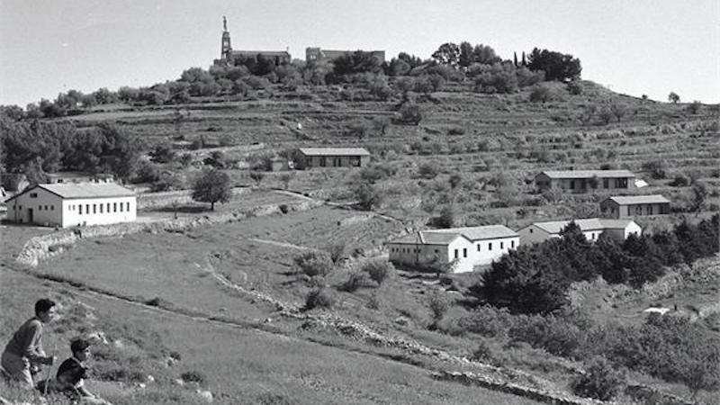 Kiryat Ye'arim in 1937 in the Jerusalem District of Israel with the Church of Our Lady of the Ark of the Covenant on the hill behind. Photo by Abraham Malevsky, Wikipedia Commons