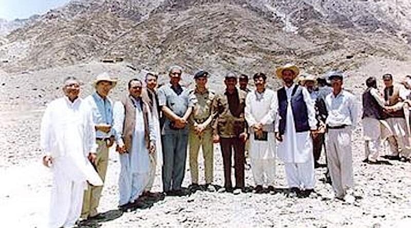 Pakistan Atomic Energy Commission (PAEC) weapon testing team at Chagai in 1998. Photo Credit: Pakistan Government PR Image, Wikipedia Commons
