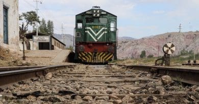 pakistan train railroad railway tracks