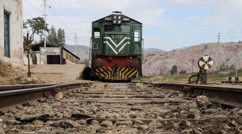 pakistan train railroad railway tracks