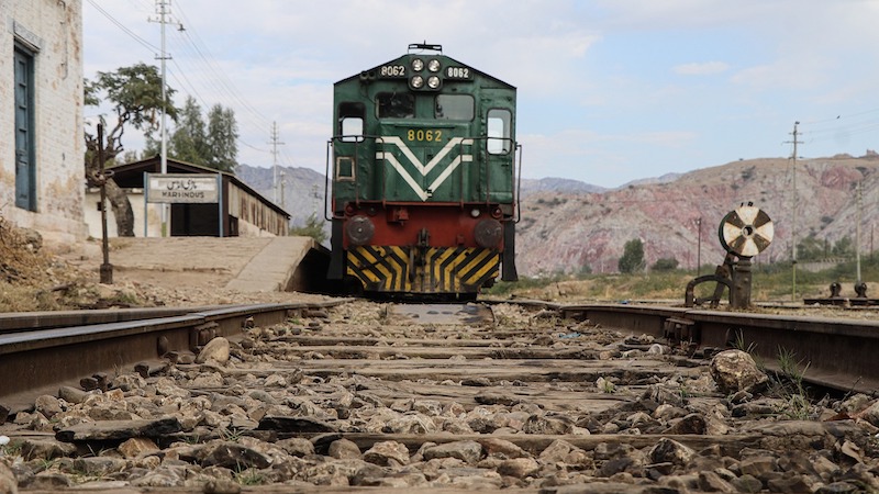 pakistan train railroad railway tracks