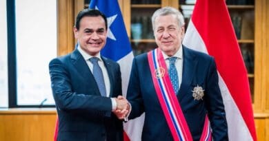 Paraguay's Foreign Affairs Minister Rubén Ramírez Lezcano with Chile's Foreign Affairs Minister Alberto van Klaveren. Photo Credit: minrel.gob.cl/