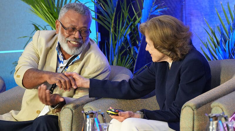 Sylvia Earle and Joeli Veitayaki at the EWC media conference. Photo Credit: East-West Center