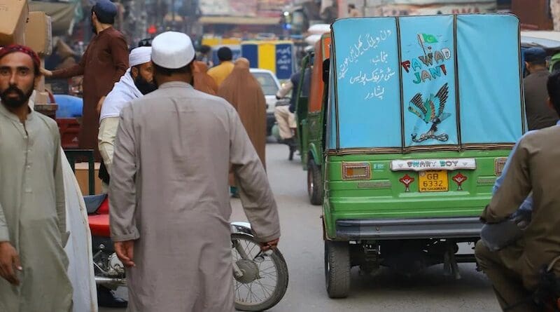 pakistan street city man men