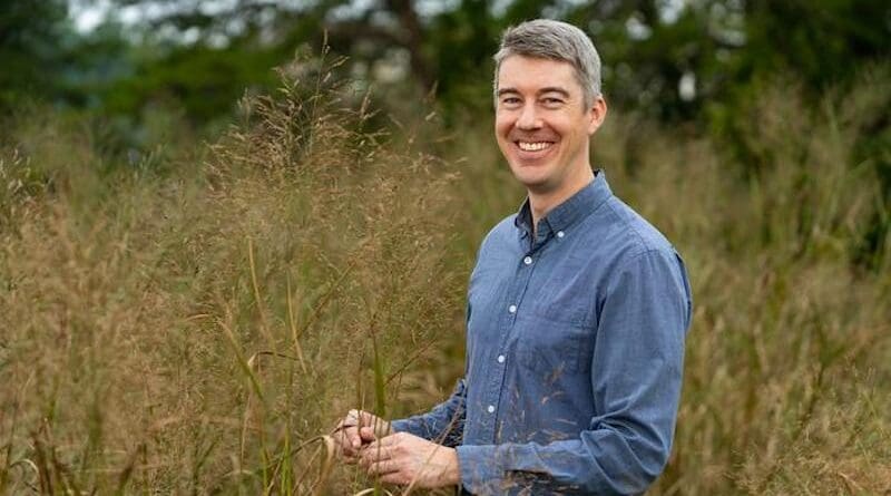 ORNL’s John Field provided expertise on sustainable biomass feedstock potential for a new report focused on the role of the bioeconomy in U.S. decarbonization strategies. Credit: Carlos Jones/ORNL, U.S. Dept. of Energy