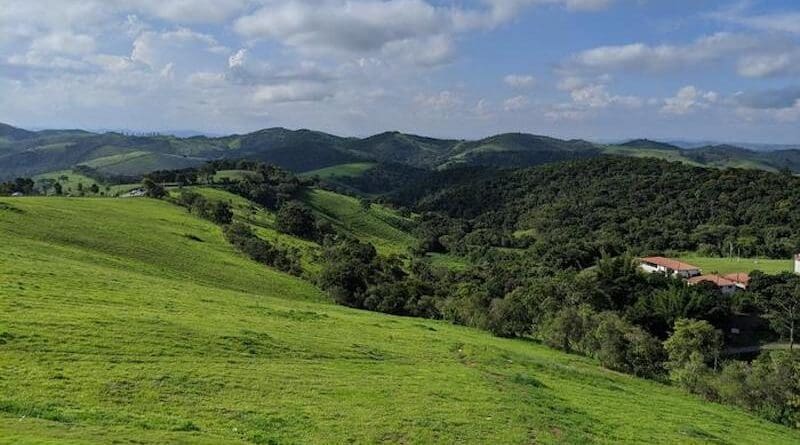 A mixed use landscape in Brazil with potential for restoration. Photo by Jacob Bukoski, Oregon State University
