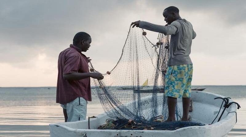 Gillnet Fishers from Mkunguni, Kenya CREDIT: CORDIO East Africa