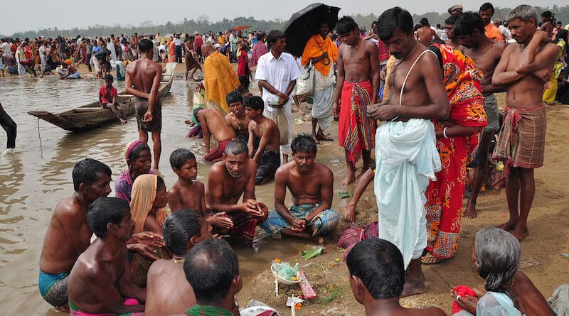 Hindu festival in Bangladesh. Photo Credit: Balaram Mahalder, Wikipedia Commons