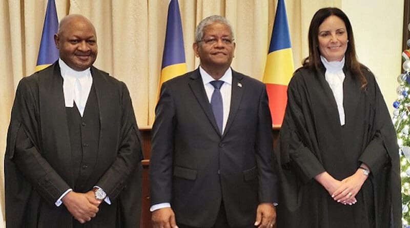 Justice Dominic Sichinga, President Wavel Ramkalawan and Justice Nicola Sharpe-Phiri (Seychelles News Agency)