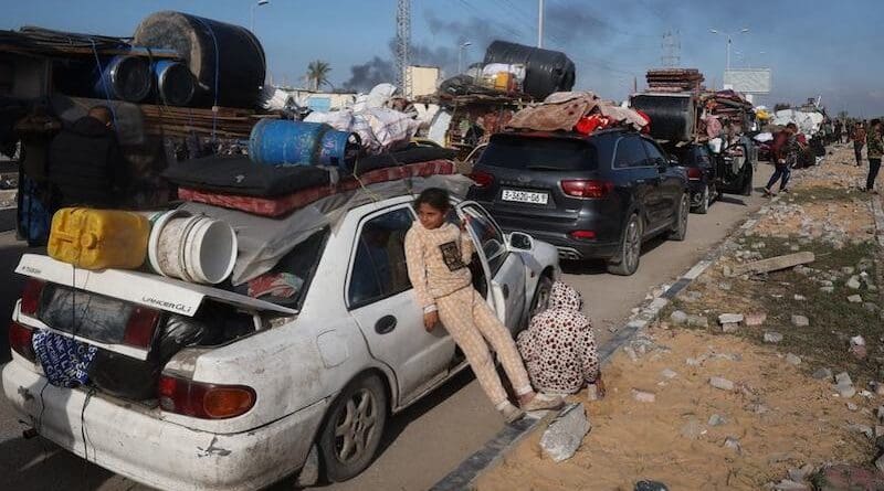 Families begin their journey back home from the south of Gaza to Gaza City and the northern areas. Photo Credit: UNICEF/Eyad El Baba