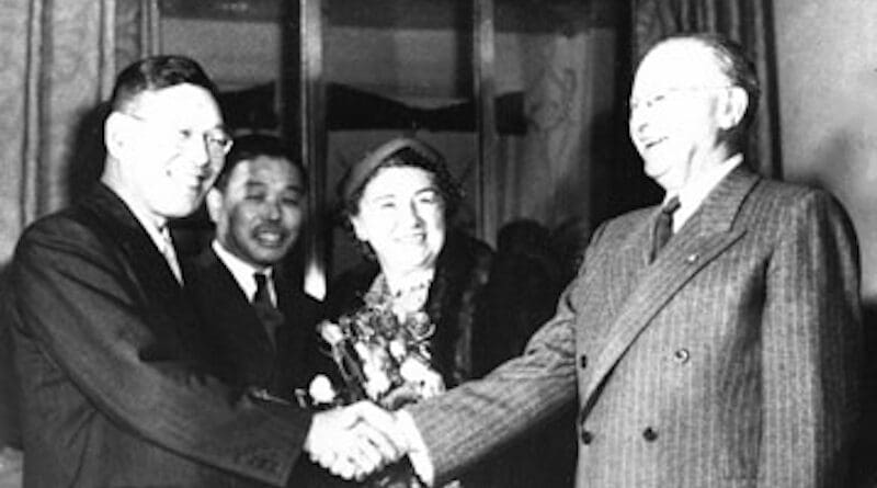 Japanese Finance Minister Hayato Ikeda welcomes special ambassador Joseph Dodge and his wife | Image Credit: Mainichi Shimbun, Wikipedia Commons