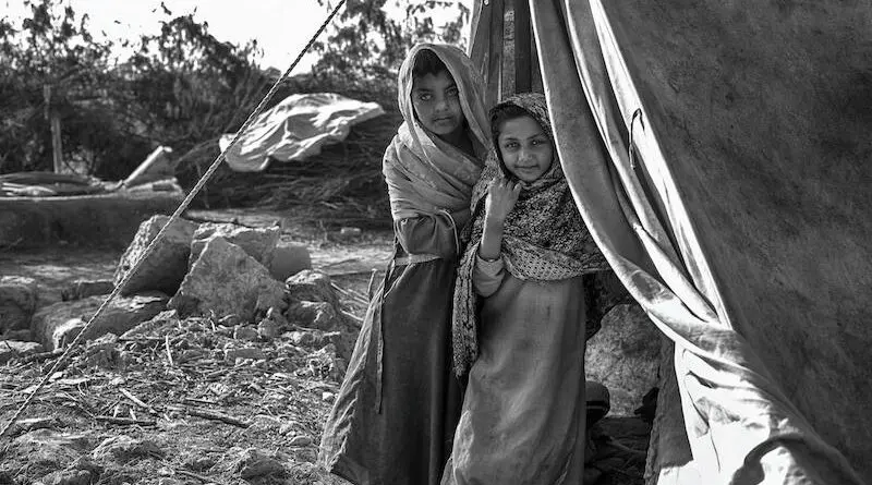 girls pakistan poverty