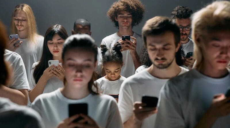 smartphone people digital culture