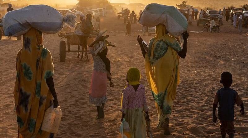 Sudanese refugees fleing brutal violence arrive in Adre on Sudan-Chad border. Photo Credit: © UNHCR/Andrew McConnell