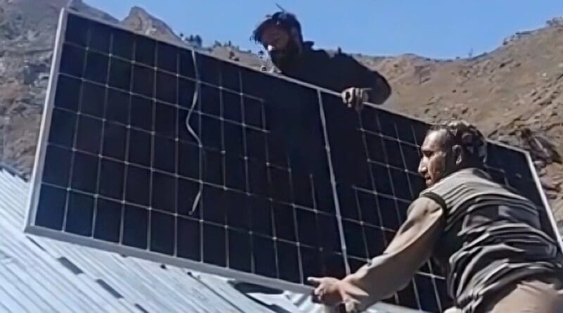 Indian Army installs solar panels (photo supplied)