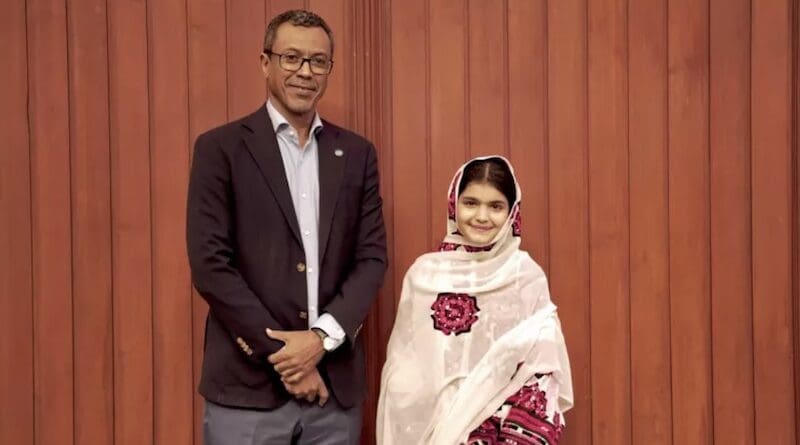Zunaira Qayum with Abdullah Fadil, UNICEF Representative in Pakistan. Photo Credit: UNICEF/Pakistan/Osama