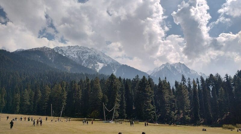 Baisaran Valley, near Pahalgam, Jammu and Kashmir, India. Photo Credit: Hellohappy, Wikipedia Commons