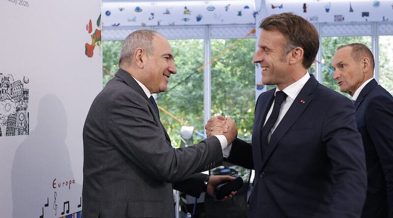 Armenia's Prime Minister Nikol Pashinyan with France's President Emmanuel Macron. Photo Credit: primeminister.am