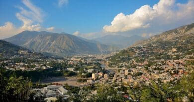 Muzaffarabad, the capital city of Azad Kashmir. Photo Credit: Obaid747, Wikipedia Commons