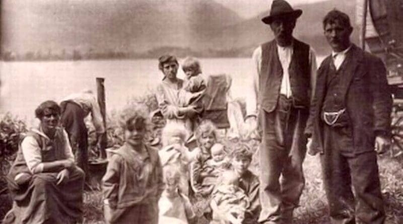 Yenish at Lake Lauerz, Schwyz, Switzerland, 1928. Photo Credit: Author unknown, Wikipedia Commons