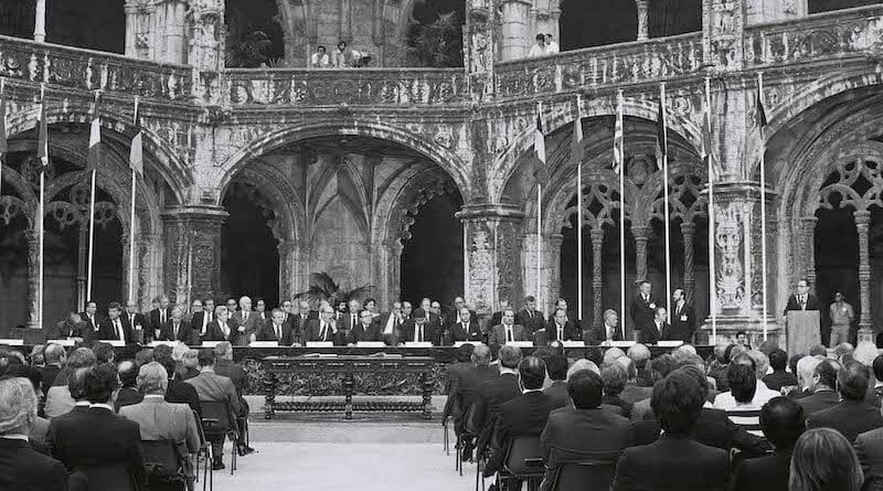General view of the ceremony for the signing of the Acts of Accession of Spain and Portugal to the European Communities (12/06/1985). Photo: Christian Lambiotte - EC Audiovisual Services / ©European Union, 1985