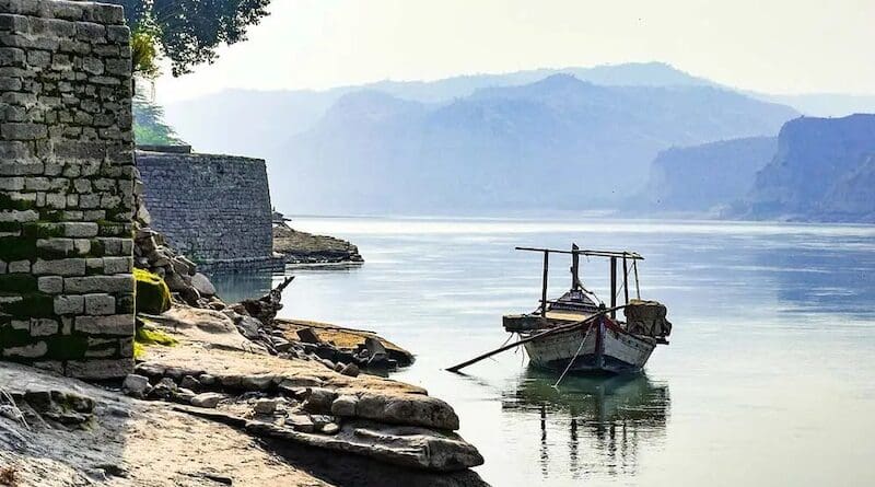 A boat on the Indus River in Makhad, Punjab, Pakistan. Photo Credit: Iqbal Khattak (Pexels)