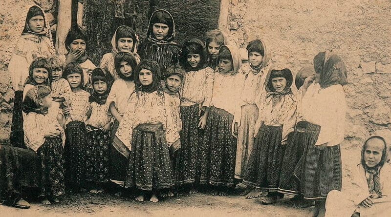Postcard of young Jewish girls in Debdou, Morocco, (D. Millet, E., Wikimedia Commons)