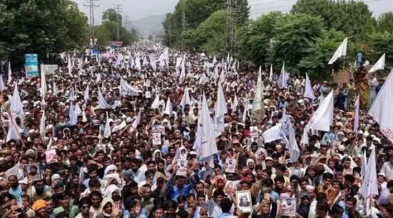Protestors in Pakistan's Khyber Pakhtunkhwa carrying Quran's and white flags. (photo supplied)