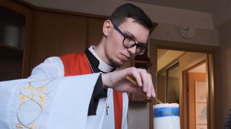 Aleksandr Khmelyov lights Easter candle, St Petersburg, April 2021 Photo Credit: Artem Leshko (RFE/RL Current Time)