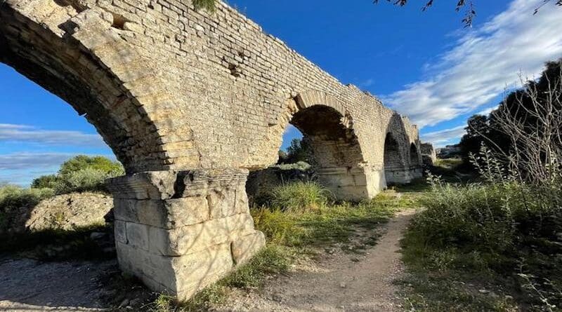 Bridge of the Roman aqueduct in Arles CREDIT: Cees Passchier