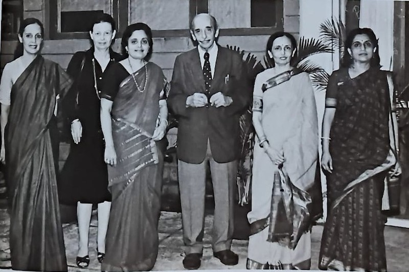 1988 silver jubilee celebrations (left to right): Dr Pheroza Godrej, Pauline Rohatgi, Arti Mehta, Karl Khandalawala, Devangana Desai and Kunjalata Shah. Credit: Museum Society of Mumbai