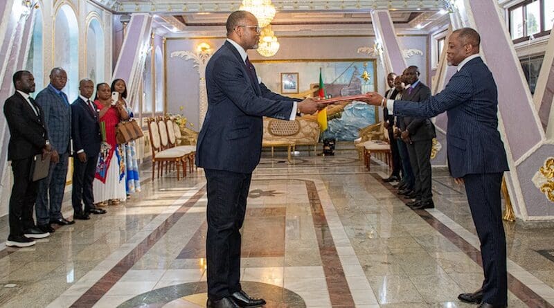 Léandre Bassolé, Director General of the Regional Office for Development, Integration, and Business Delivery for Central Africa, presents his letters of introduction to Oumarou Chinmoun, Secretary General of the Cameroonian Ministry of Foreign Affairs, representing Minister Lejeune Mbella Mbella, on 27 August 2025 in Yaoundé. Source: African Development Bank Group (AfDB)