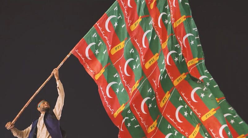 A supporter of Pakistan Tehreek-e-Insaf. Photo Credit: Pakistan Tehreek-e-Insaf - YouTube, Wikipedia Commons