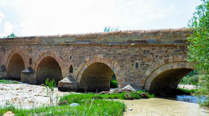 The Aza Bridge in Nakhchivan, Azerbaijan. Photo Credit: Sefer azeri, Wikimedia Commons