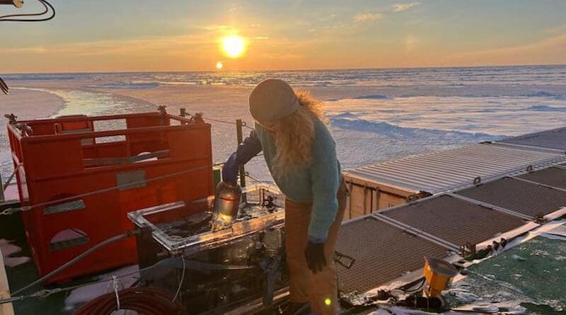 Measurements of nitrogen fixation in the Arctic Ocean aboard RV Polarstern (photo: Rebecca Duncan)