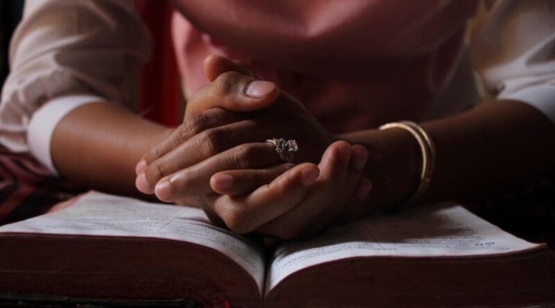 woman praying bible pixabay