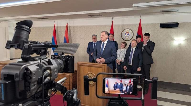 Milorad Dodik and associates at a press conference. Photo: BIRN.