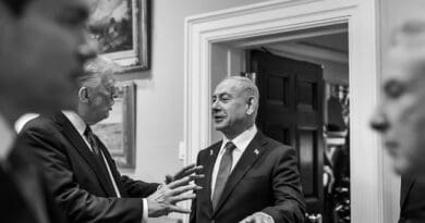 President Donald Trump speaks with Israeli Prime Minister Benjamin Netanyahu in the West Wing Lobby of the White House after his arrival, Monday, September 29, 2025. (Official White House Photo by Joyce N. Boghosian)