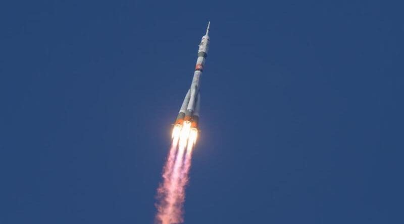 The Soyuz rocket launches to the International Space Station with Expedition 74 crew members: NASA astronaut Chris Williams, and Roscosmos cosmonauts Sergey Kud-Sverchkov and Sergei Mikaev, on Thursday, Nov. 27, 2025, at the Baikonur Cosmodrome in Kazakhstan. Credit: NASA/Bill Ingalls